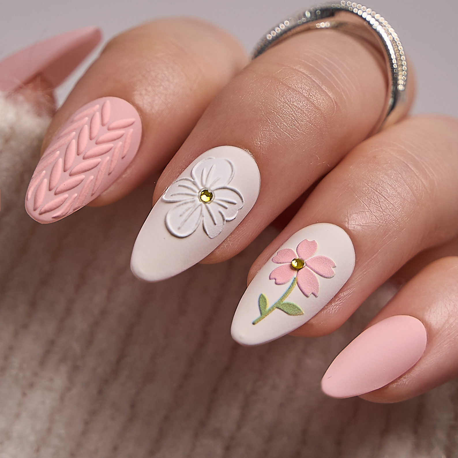 Designer’s Pick | Knitted Blossom –  M Almond